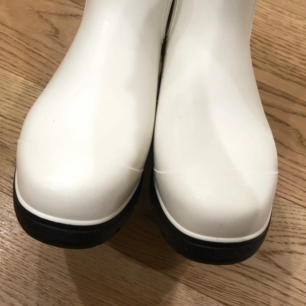 NIB UGG Droplet Mid Rain Boots Size 9 White